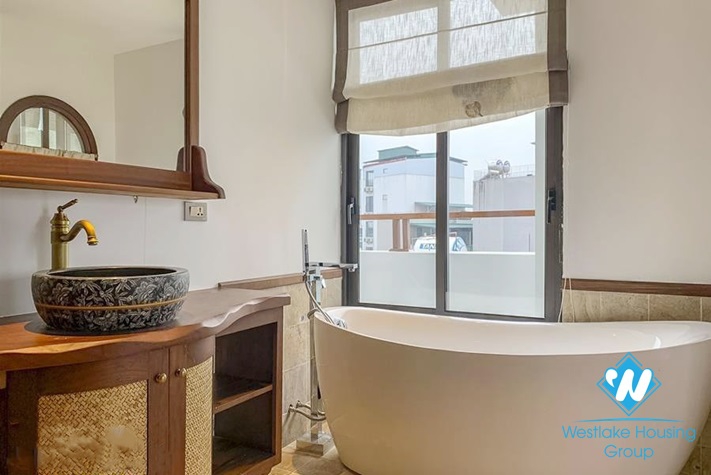 Spectacular lake-view 3 bedrooms apartment for rent in Dang Thai Mai area, Tay Ho